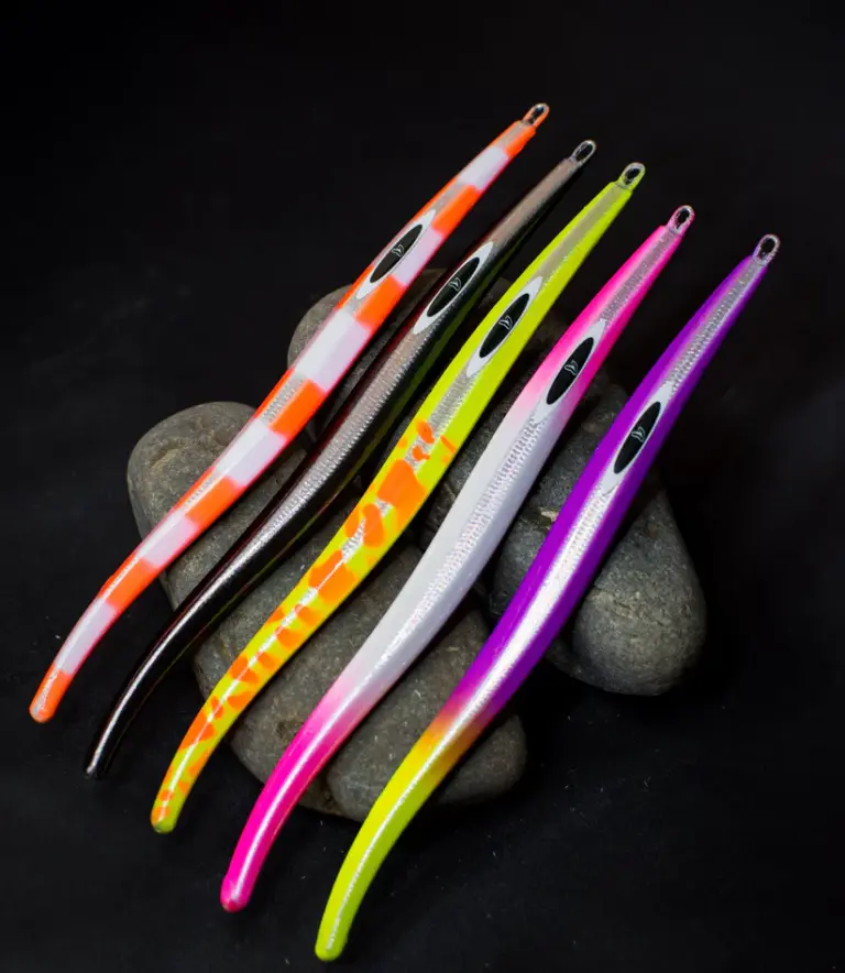 HIDDEN JIG 42gr (The Original, made in ZINC) - •White-Rose•With Assist hook HIDDEN JIG 42gr (The Original, made in ZINC) - •White-Rose•With Assist hook